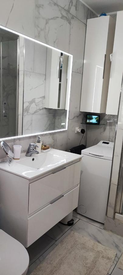 Magnifique Studio Au Coeur Du Marais Париж Екстериор снимка