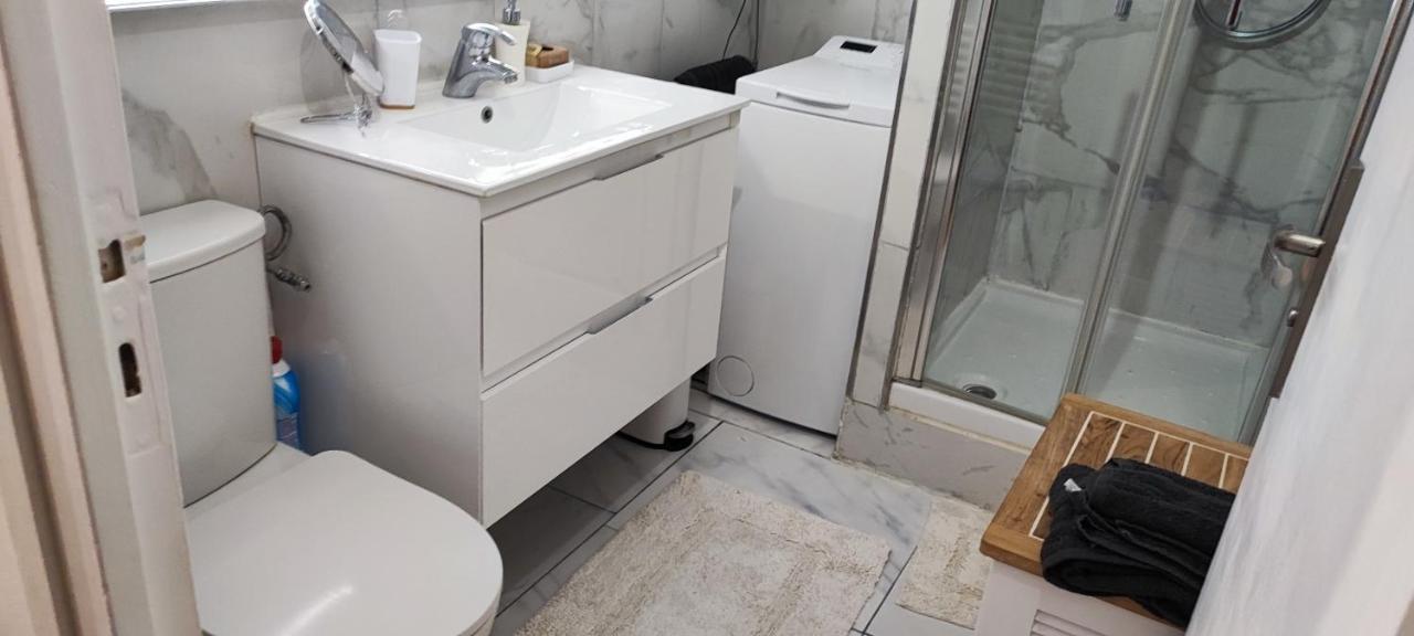 Magnifique Studio Au Coeur Du Marais Париж Екстериор снимка